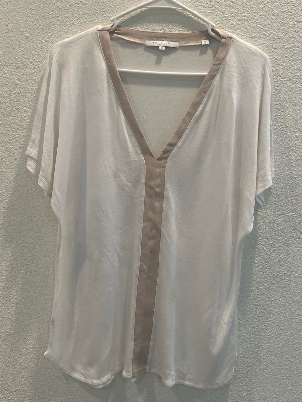 Bella Luxx White V-Neck Short Sleeve Top with Taupe Trim